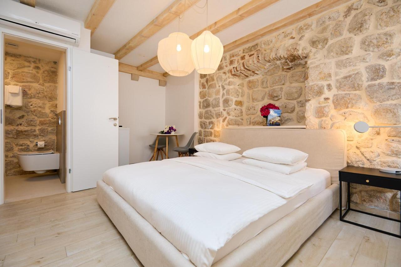 Stone Elegance * Ragusa